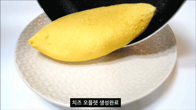 Vẫn là món trứng chiên nhưng tôi biến tấu cho thêm ít nguyên liệu này vào, nào ngờ món ăn ngon hơn rất nhiều - Ảnh 7. Vẫn là món trứng chiên nhưng tôi biến tấu cho thêm ít nguyên liệu này vào, nào ngờ món ăn ngon hơn rất nhiều - Ảnh 7.