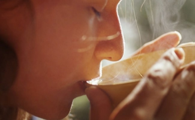 Những điều tuyệt đối kh&ocirc;ng n&ecirc;n l&agrave;m khi nhiệt độ ngo&agrave;i trời giảm lạnh đột ngột - Ảnh 4.