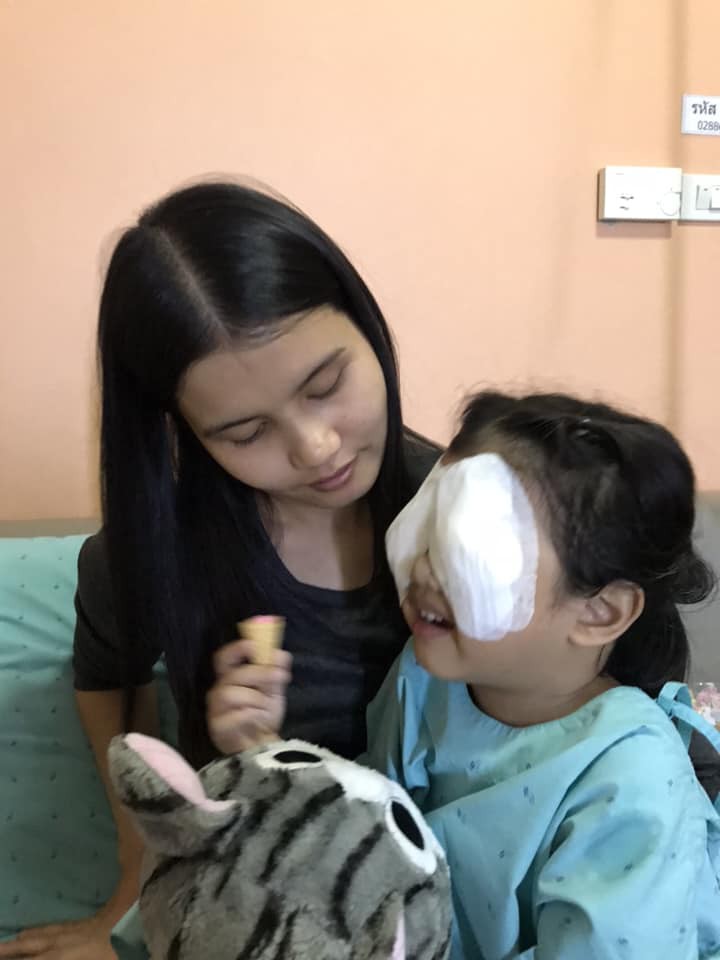 Con gái mới 4 tuổi đã bị mất thị lực suýt mù mắt, ông bố khẩn thiết cảnh báo khiến nhiều phụ huynh giật mình thon thót - Ảnh 4. Con gái mới 4 tuổi đã bị mất thị lực suýt mù mắt, ông bố khẩn thiết cảnh báo khiến nhiều phụ huynh giật mình thon thót - Ảnh 4.