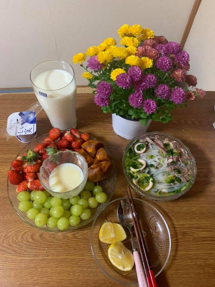 Khoe mâm cơm rực rỡ sắc màu, cô nàng độc thân bị chị em quay lưng vì thực đơn chẳng giống ai - Ảnh 5. Khoe mâm cơm rực rỡ sắc màu, cô nàng độc thân bị chị em quay lưng vì thực đơn chẳng giống ai - Ảnh 5.