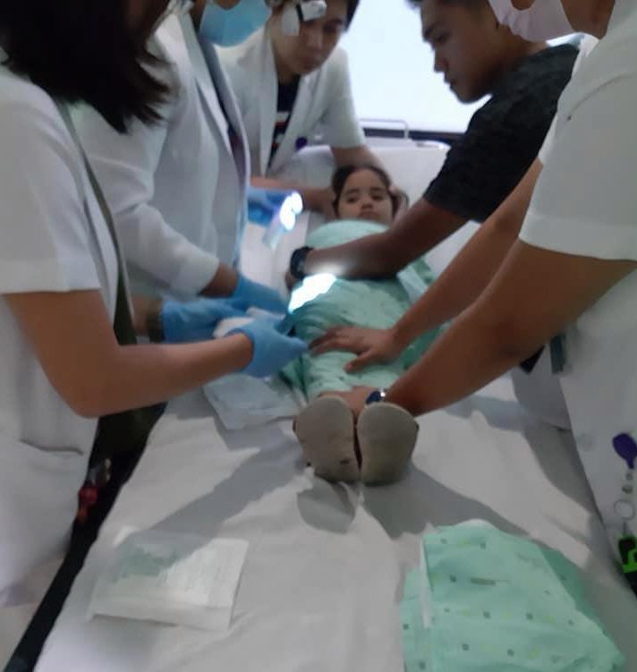 Con gái kêu đau đầu, mẹ nghi con bị dị ứng, tự tiện mua thuốc giảm đau nhưng rồi ngã quỵ khi bác sĩ lấy ra thứ kinh dị này - Ảnh 4. Con gái kêu đau đầu, mẹ nghi con bị dị ứng, tự tiện mua thuốc giảm đau nhưng rồi ngã quỵ khi bác sĩ lấy ra thứ kinh dị này - Ảnh 4.