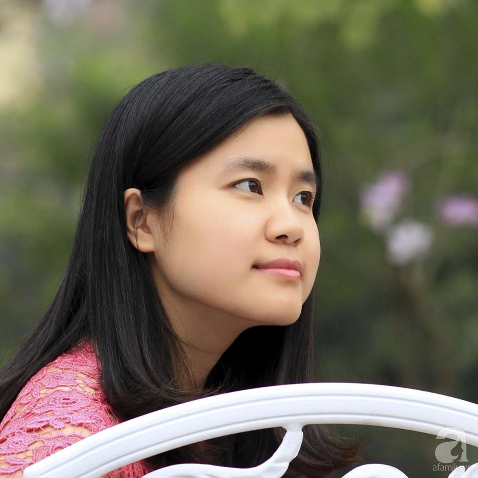 Mẹ đảm Hà Thành chia sẻ bí quyết cắm bình hoa kiểu rẻ quạt hoặc quả cầu không dùng xốp vẫn đẹp - Ảnh 1. Mẹ đảm Hà Thành chia sẻ bí quyết cắm bình hoa kiểu rẻ quạt hoặc quả cầu không dùng xốp vẫn đẹp - Ảnh 1.