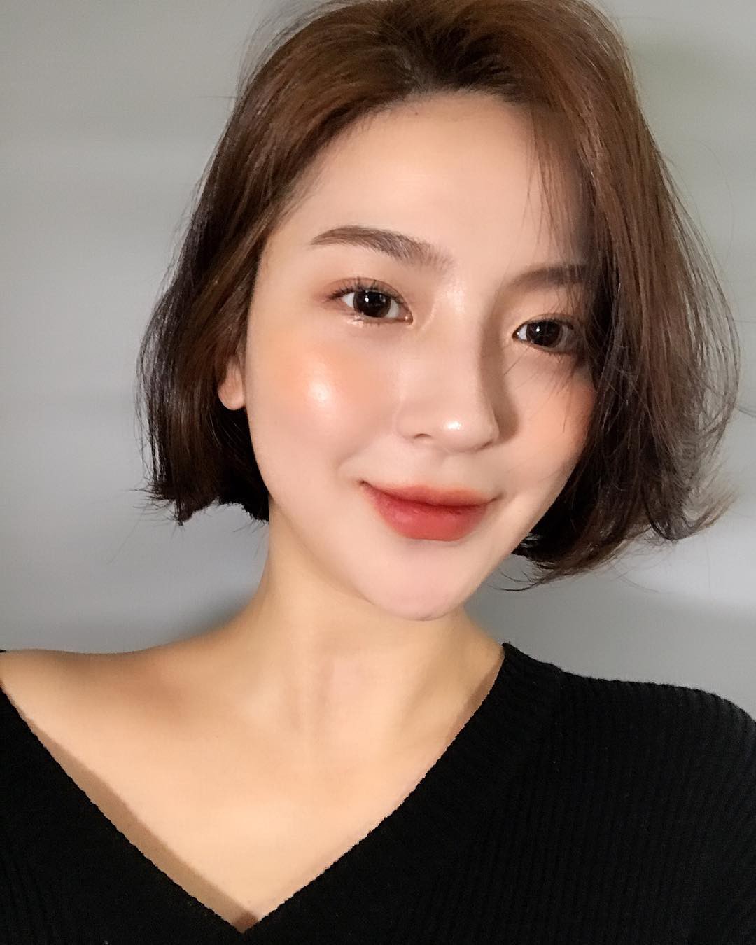 Bạn sẽ cưng lọ xịt khoáng của mình lắm nếu biết ngoài cấp ẩm “thần tốc”, nó còn có 4 công dụng này - Ảnh 4. Bạn sẽ cưng lọ xịt khoáng của mình lắm nếu biết ngoài cấp ẩm “thần tốc”, nó còn có 4 công dụng này - Ảnh 4.