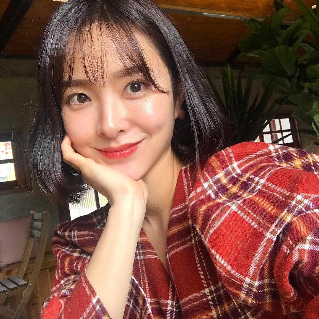 Bạn sẽ cưng lọ xịt khoáng của mình lắm nếu biết ngoài cấp ẩm “thần tốc”, nó còn có 4 công dụng này - Ảnh 3. Bạn sẽ cưng lọ xịt khoáng của mình lắm nếu biết ngoài cấp ẩm “thần tốc”, nó còn có 4 công dụng này - Ảnh 3.