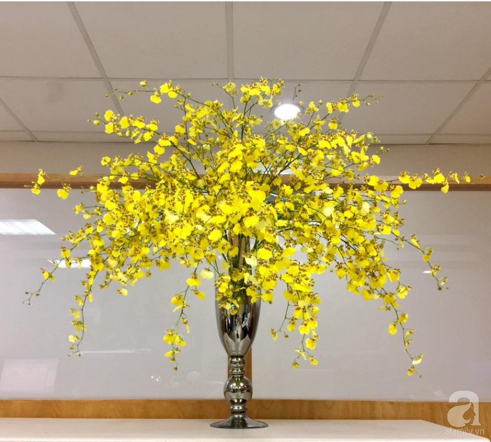 Mẹ đảm Hà Thành chia sẻ bí quyết cắm bình hoa kiểu rẻ quạt hoặc quả cầu không dùng xốp vẫn đẹp - Ảnh 3. Mẹ đảm Hà Thành chia sẻ bí quyết cắm bình hoa kiểu rẻ quạt hoặc quả cầu không dùng xốp vẫn đẹp - Ảnh 3.