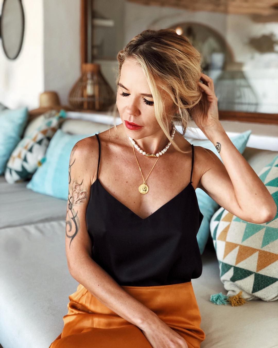 10 bí kíp nhấn nhá trang phục giúp chị em lột xác thành cô nàng trẻ trung, hiện đại trong nháy mắt - Ảnh 12. 10 bí kíp nhấn nhá trang phục giúp chị em lột xác thành cô nàng trẻ trung, hiện đại trong nháy mắt - Ảnh 12.