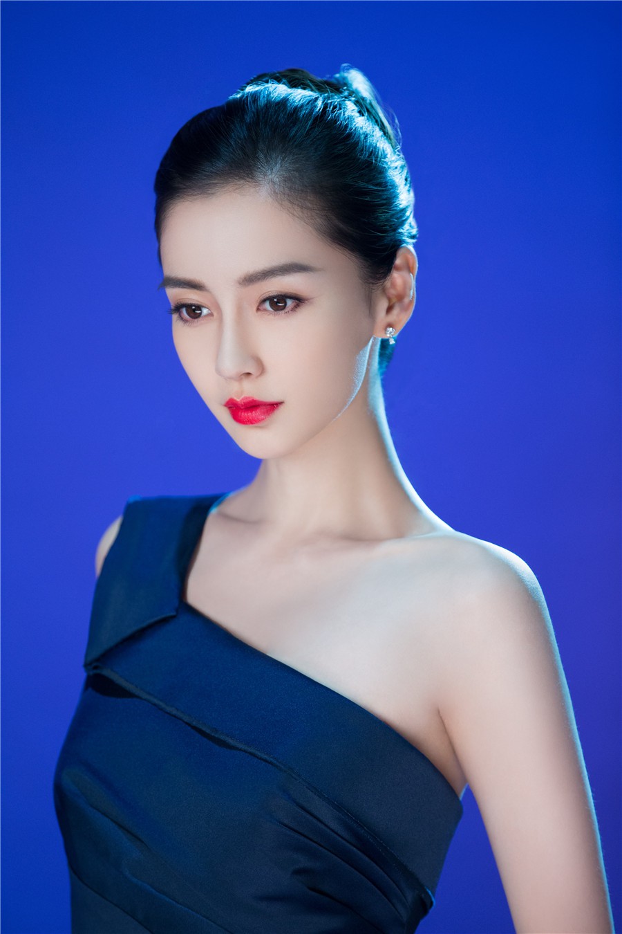 Mỹ nhân tiền tỷ Angela Baby giữ dáng, làm đẹp theo cách này khiến gái trẻ xách dép cũng không theo được - Ảnh 2. Mỹ nhân tiền tỷ Angela Baby giữ dáng, làm đẹp theo cách này khiến gái trẻ xách dép cũng không theo được - Ảnh 2.