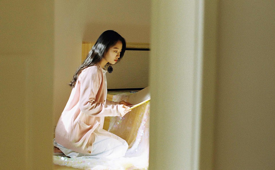 Bí mật cuốn sổ tiết kiệm 5 tỷ chồng giấu trên nóc tủ khiến vợ chết lặng vì sự thật lâu nay - Ảnh 2. Bí mật cuốn sổ tiết kiệm 5 tỷ chồng giấu trên nóc tủ khiến vợ chết lặng vì sự thật lâu nay - Ảnh 2.