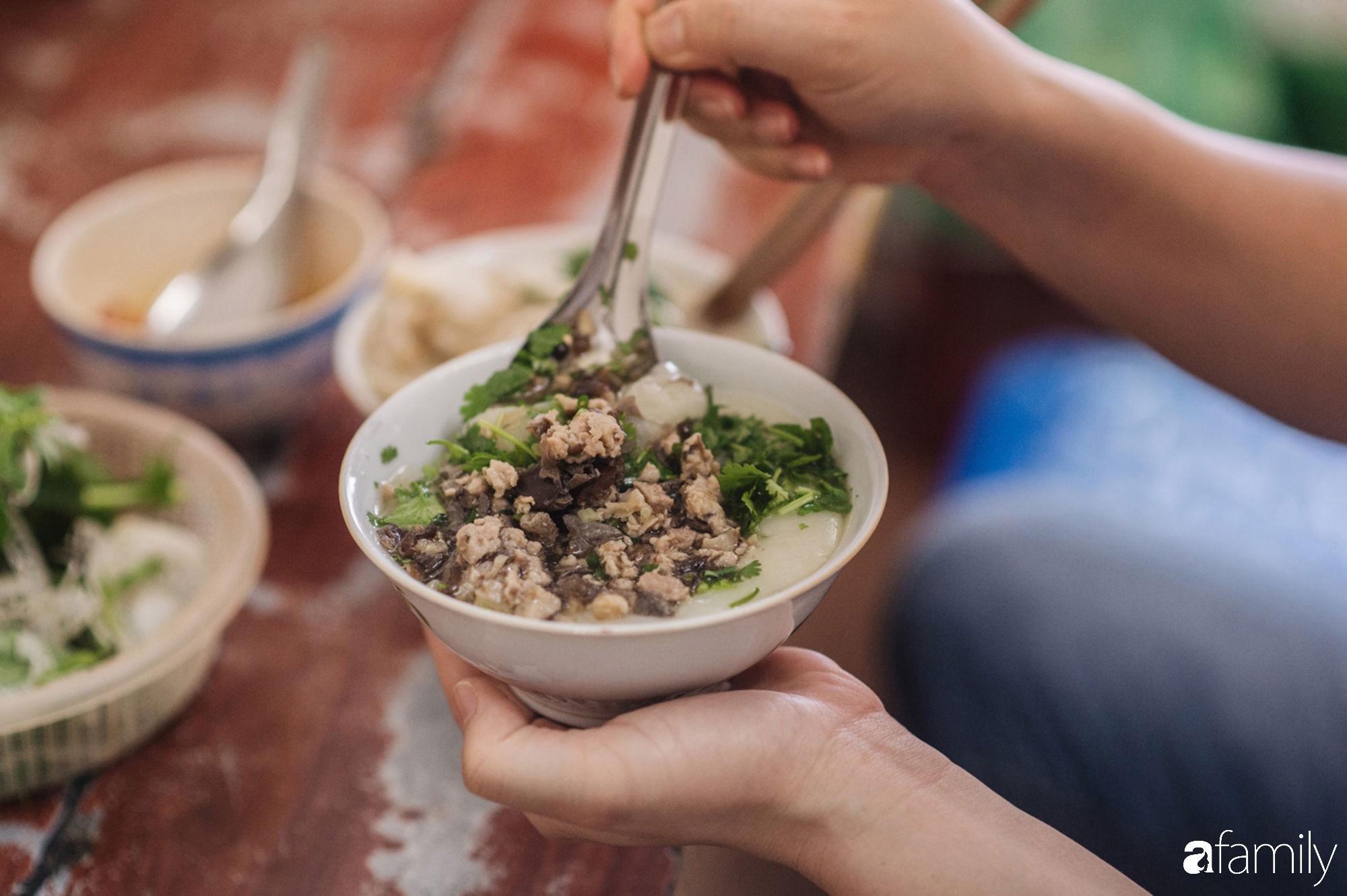 Chiều cuối tháng đẹp trời mà rỗng túi, đây là 6 địa chỉ ăn vặt chỉ 15 ngàn, vừa ngon vừa ấm bụng - Ảnh 10. Chiều cuối tháng đẹp trời mà rỗng túi, đây là 6 địa chỉ ăn vặt chỉ 15 ngàn, vừa ngon vừa ấm bụng - Ảnh 10.
