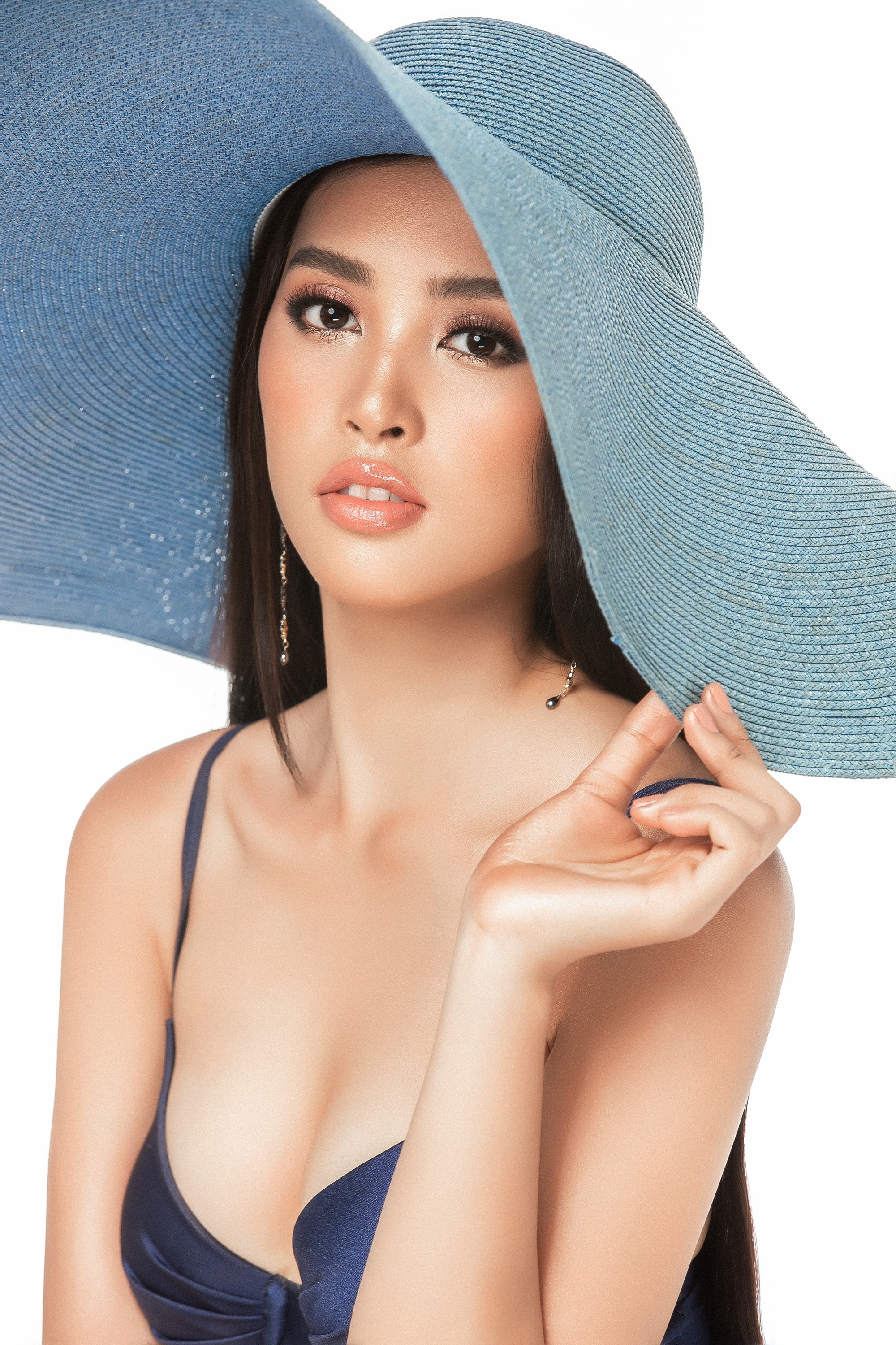 Quên ảnh chụp bằng điện thoại đi, Hoa hậu Tiểu Vy khiến fan ngất lịm khi đầu tư bộ ảnh bikini đẹp từng centimet - Ảnh 3. Quên ảnh chụp bằng điện thoại đi, Hoa hậu Tiểu Vy khiến fan ngất lịm khi đầu tư bộ ảnh bikini đẹp từng centimet - Ảnh 3.