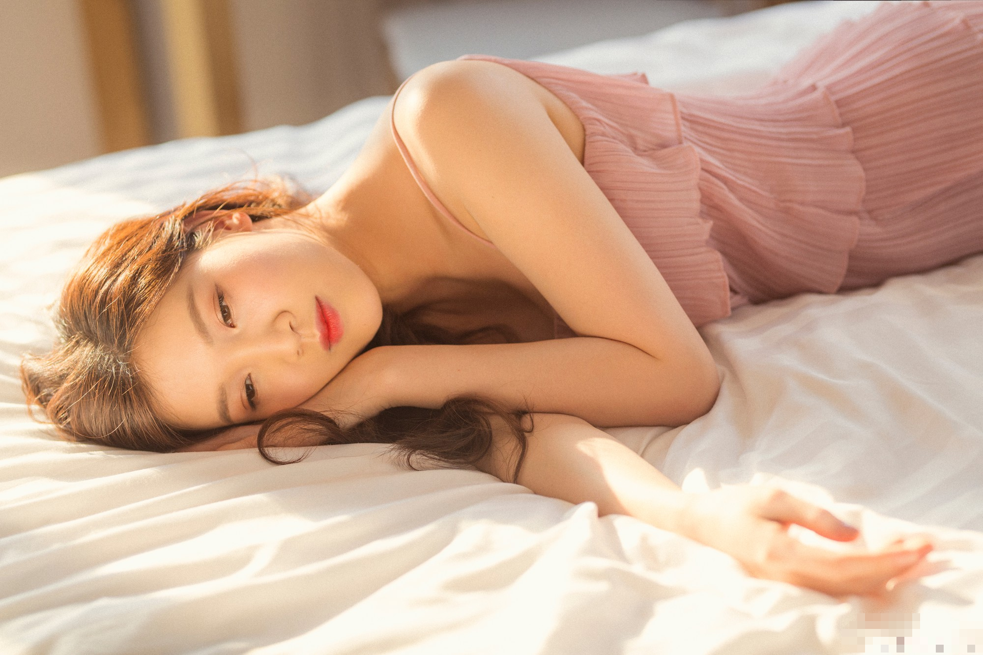 Chụp ảnh sexy cỡ này, bảo sao chồng doanh nhân của Phí Thùy Linh không thích vợ mặc hở - Ảnh 6. Chụp ảnh sexy cỡ này, bảo sao chồng doanh nhân của Phí Thùy Linh không thích vợ mặc hở - Ảnh 6.