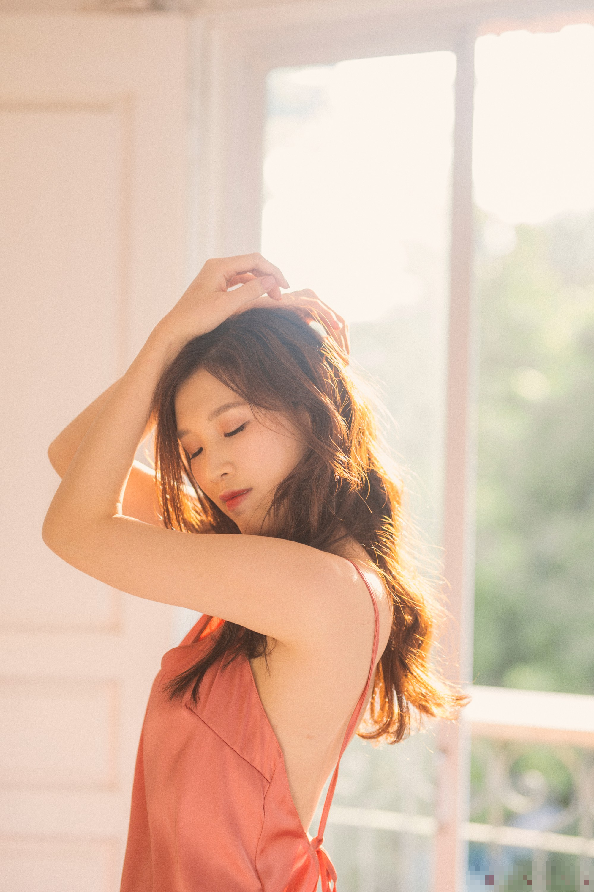 Chụp ảnh sexy cỡ này, bảo sao chồng doanh nhân của Phí Thùy Linh không thích vợ mặc hở - Ảnh 8. Chụp ảnh sexy cỡ này, bảo sao chồng doanh nhân của Phí Thùy Linh không thích vợ mặc hở - Ảnh 8.