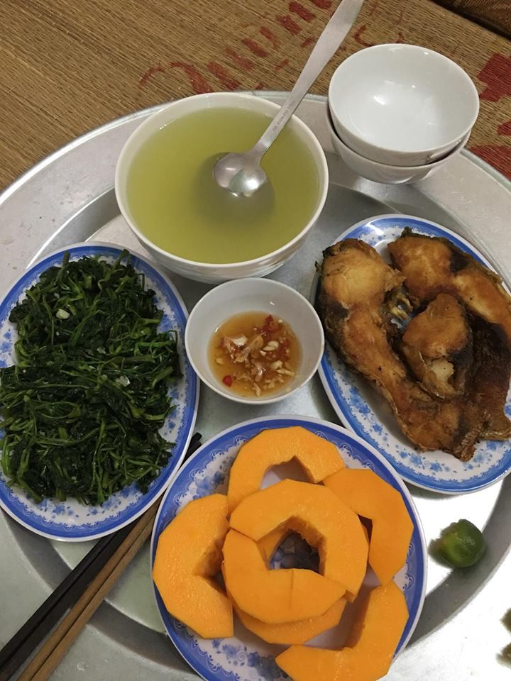 Khoe mâm cơm con gái 11 tuổi nấu chỉ với 40 nghìn, bà mẹ trẻ sung sướng vì được khen số hưởng - Ảnh 1. Khoe mâm cơm con gái 11 tuổi nấu chỉ với 40 nghìn, bà mẹ trẻ sung sướng vì được khen số hưởng - Ảnh 1.