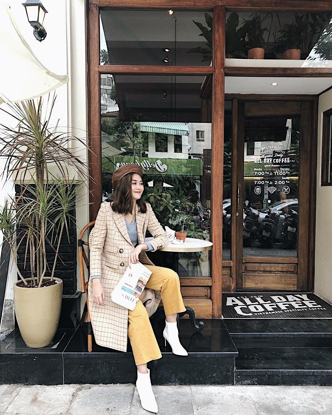 Muốn mặc đâu chuẩn đấy trong tiết trời se lạnh, bạn chỉ việc copy 10 công thức street style xuất sắc từ loạt hot girl Việt - Ảnh 10. Muốn mặc đâu chuẩn đấy trong tiết trời se lạnh, bạn chỉ việc copy 10 công thức street style xuất sắc từ loạt hot girl Việt - Ảnh 10.