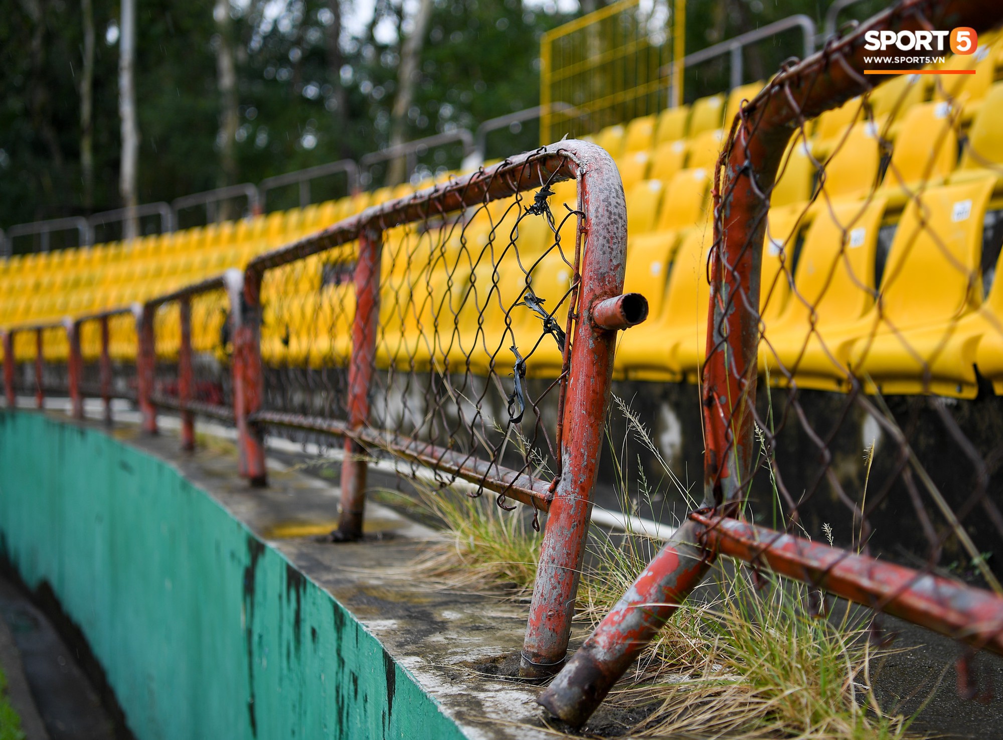 Sân thi đấu trận Philippines - Việt Nam: Tệ nhất AFF Cup 2018, khiến nhiều người rùng mình vì vẻ hoang tàn, u ám - Ảnh 12. Sân thi đấu trận Philippines - Việt Nam: Tệ nhất AFF Cup 2018, khiến nhiều người rùng mình vì vẻ hoang tàn, u ám - Ảnh 12.