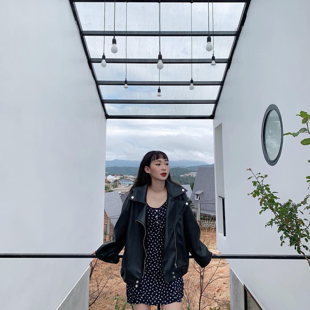 Muốn mặc đâu chuẩn đấy trong tiết trời se lạnh, bạn chỉ việc copy 10 công thức street style xuất sắc từ loạt hot girl Việt - Ảnh 2. Muốn mặc đâu chuẩn đấy trong tiết trời se lạnh, bạn chỉ việc copy 10 công thức street style xuất sắc từ loạt hot girl Việt - Ảnh 2.