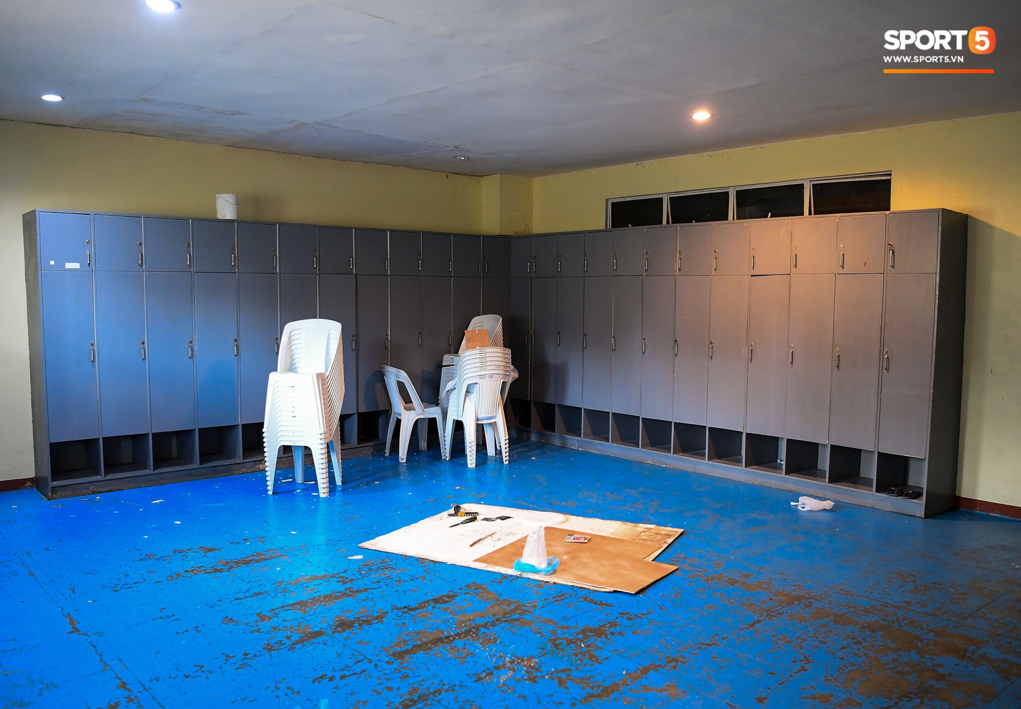 Sân thi đấu trận Philippines - Việt Nam: Tệ nhất AFF Cup 2018, khiến nhiều người rùng mình vì vẻ hoang tàn, u ám - Ảnh 4. Sân thi đấu trận Philippines - Việt Nam: Tệ nhất AFF Cup 2018, khiến nhiều người rùng mình vì vẻ hoang tàn, u ám - Ảnh 4.