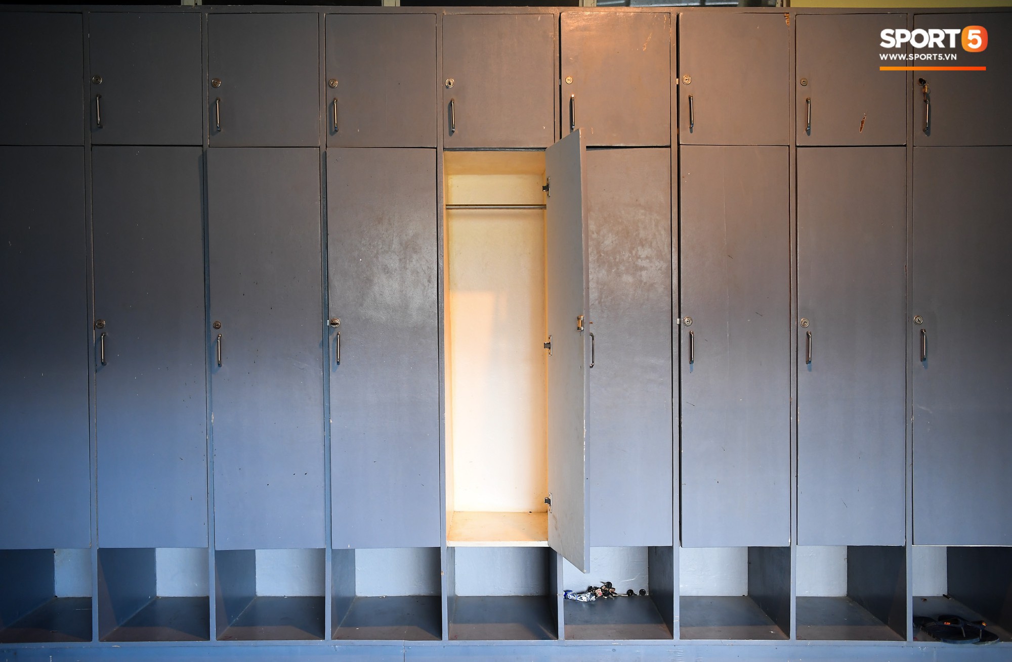 Sân thi đấu trận Philippines - Việt Nam: Tệ nhất AFF Cup 2018, khiến nhiều người rùng mình vì vẻ hoang tàn, u ám - Ảnh 5. Sân thi đấu trận Philippines - Việt Nam: Tệ nhất AFF Cup 2018, khiến nhiều người rùng mình vì vẻ hoang tàn, u ám - Ảnh 5.