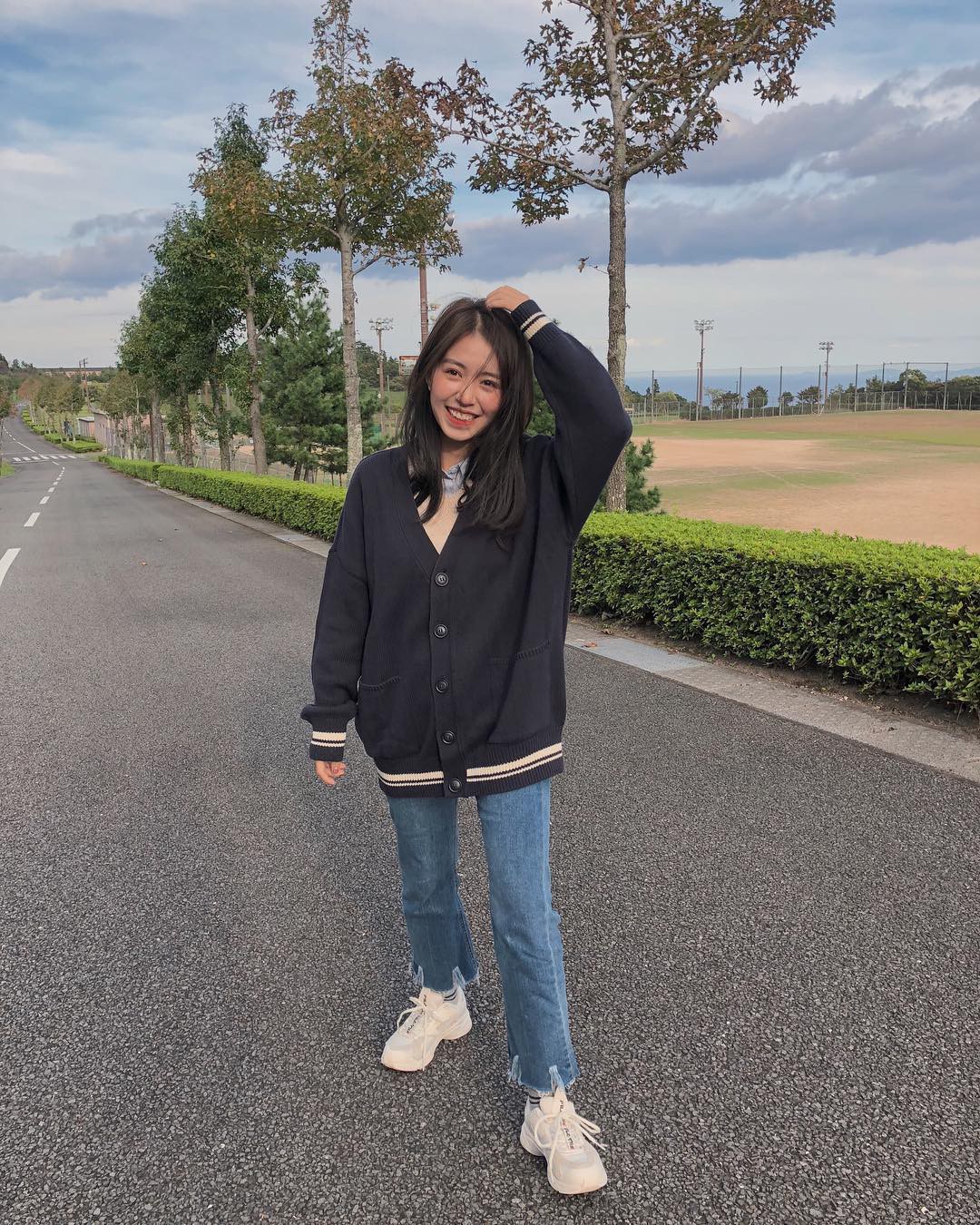 Muốn mặc đâu chuẩn đấy trong tiết trời se lạnh, bạn chỉ việc copy 10 công thức street style xuất sắc từ loạt hot girl Việt - Ảnh 7. Muốn mặc đâu chuẩn đấy trong tiết trời se lạnh, bạn chỉ việc copy 10 công thức street style xuất sắc từ loạt hot girl Việt - Ảnh 7.