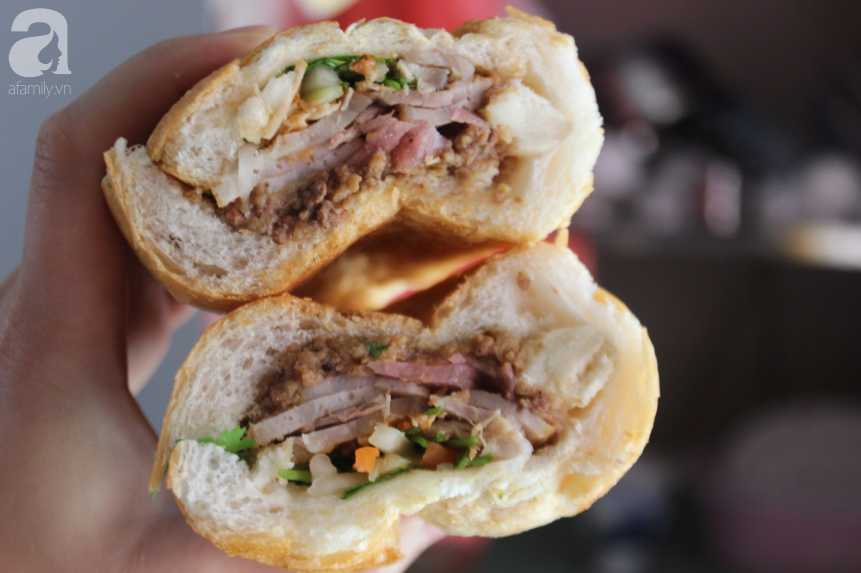 Quán bánh mì truyền thống hơn 20 năm tuổi, không tên tuổi nhưng vẫn khiến biết bao người Hà Nội say đắm - Ảnh 7. Quán bánh mì truyền thống hơn 20 năm tuổi, không tên tuổi nhưng vẫn khiến biết bao người Hà Nội say đắm - Ảnh 7.