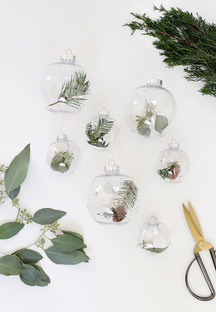 Sử dụng cây xanh trong nhà để trang trí Noel, cách làm mới mẻ nhưng hiệu quả bất ngờ - Ảnh 7. Sử dụng cây xanh trong nhà để trang trí Noel, cách làm mới mẻ nhưng hiệu quả bất ngờ - Ảnh 7.