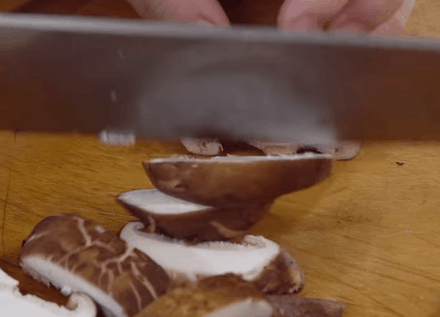 Cho hết nguyên liệu vào nồi bật bếp, thao tác đơn giản mà tôi làm được món đậu phụ hầm ăn nhiều mấy cũng không ngán còn giúp giảm cân - Ảnh 2. Cho hết nguyên liệu vào nồi bật bếp, thao tác đơn giản mà tôi làm được món đậu phụ hầm ăn nhiều mấy cũng không ngán còn giúp giảm cân - Ảnh 2.