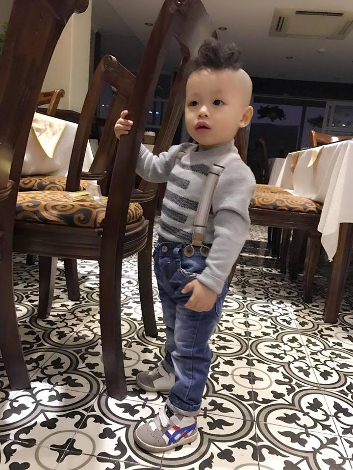 Đã tìm ra cậu bé chất chơi nhất Việt Nam, 4 tuổi đã sở hữu hàng chục kiểu tóc có một không hai - Ảnh 13. Đã tìm ra cậu bé chất chơi nhất Việt Nam, 4 tuổi đã sở hữu hàng chục kiểu tóc có một không hai - Ảnh 13.