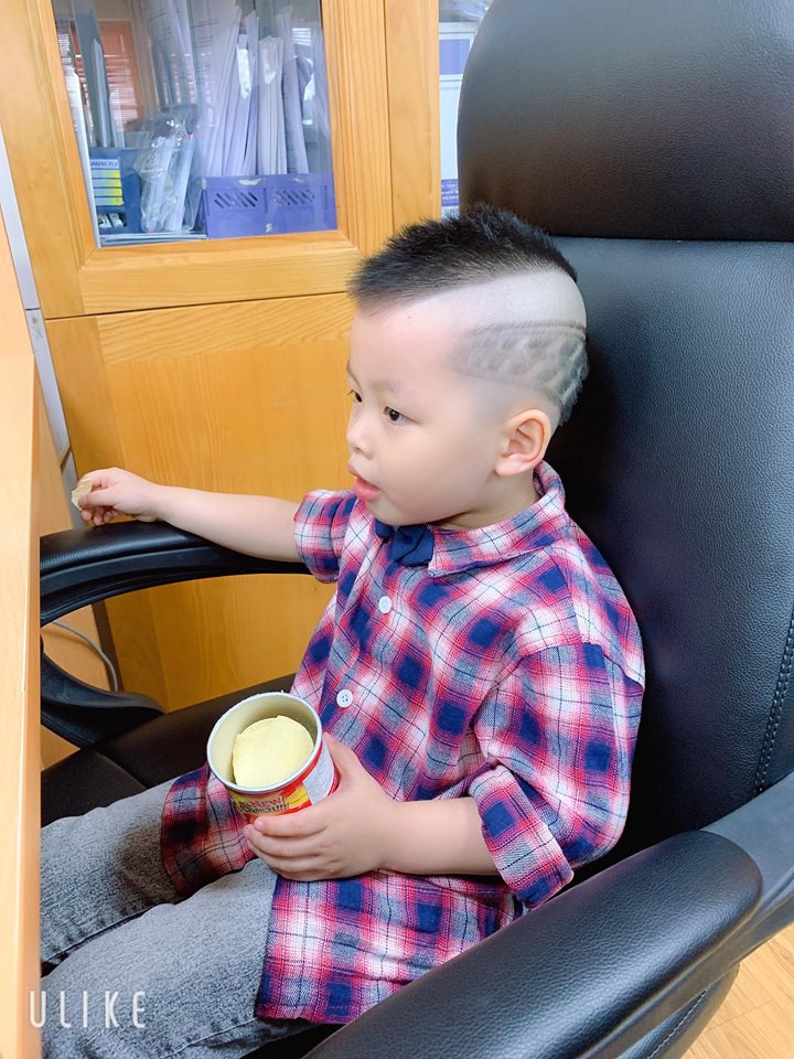 Đã tìm ra cậu bé chất chơi nhất Việt Nam, 4 tuổi đã sở hữu hàng chục kiểu tóc có một không hai - Ảnh 16. Đã tìm ra cậu bé chất chơi nhất Việt Nam, 4 tuổi đã sở hữu hàng chục kiểu tóc có một không hai - Ảnh 16.