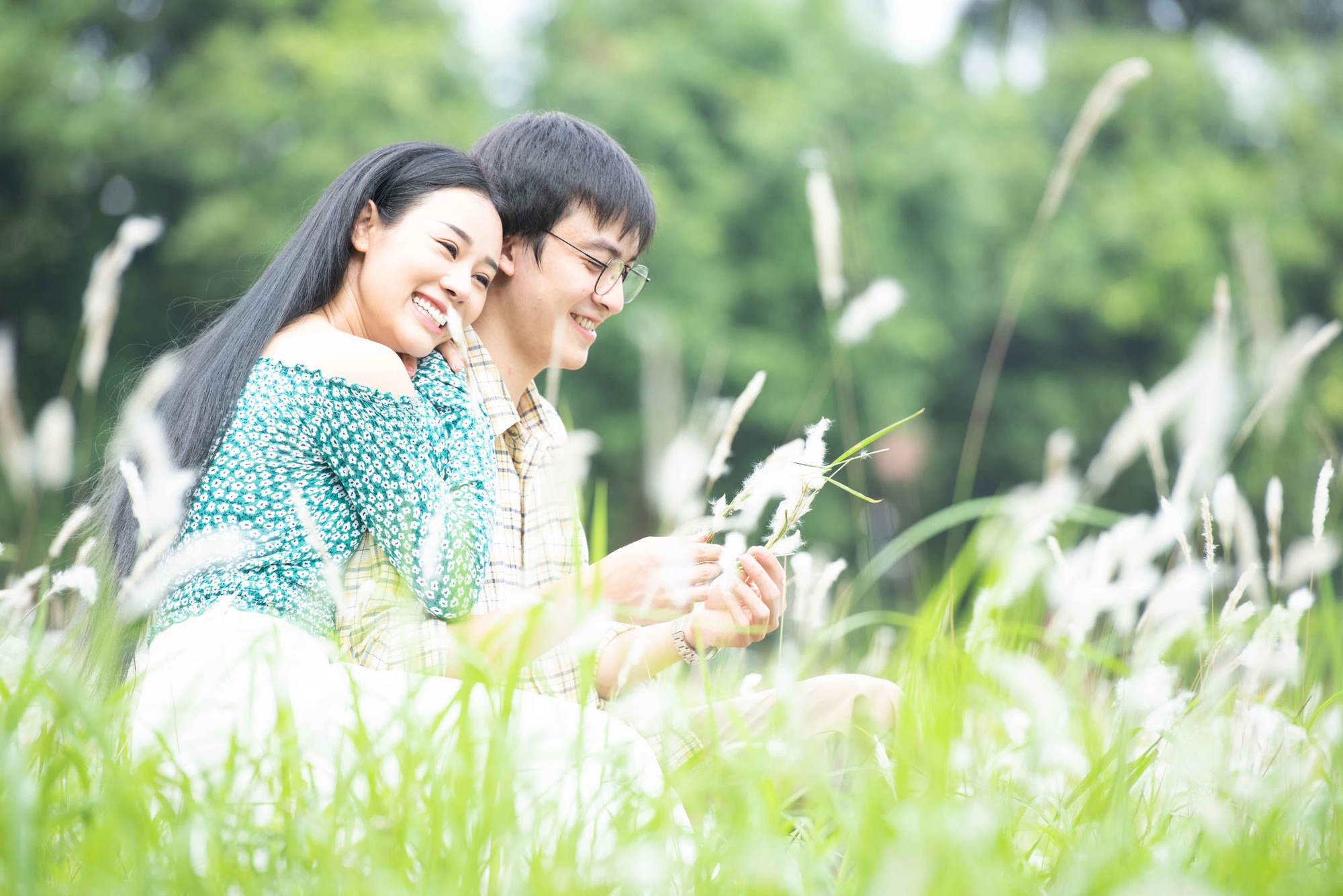 Không còn bay bổng tiên nữ cổ trang, Hoa Trần - bà xã Việt Hoàn chạy xe phân khối lớn, đánh đấm cực “ngầu” - Ảnh 5. Không còn bay bổng tiên nữ cổ trang, Hoa Trần - bà xã Việt Hoàn chạy xe phân khối lớn, đánh đấm cực “ngầu” - Ảnh 5.