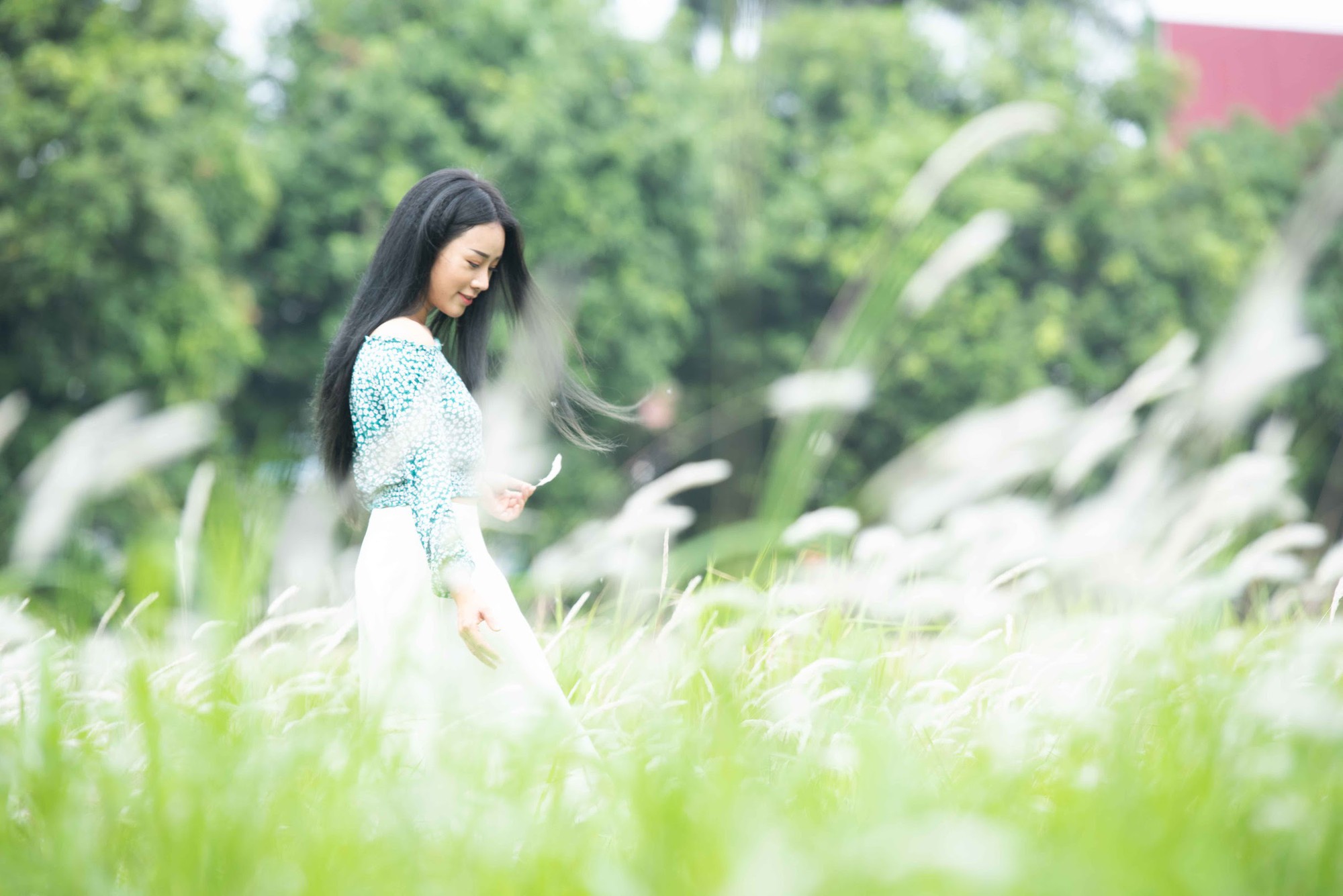 Không còn bay bổng tiên nữ cổ trang, Hoa Trần - bà xã Việt Hoàn chạy xe phân khối lớn, đánh đấm cực “ngầu” - Ảnh 6. Không còn bay bổng tiên nữ cổ trang, Hoa Trần - bà xã Việt Hoàn chạy xe phân khối lớn, đánh đấm cực “ngầu” - Ảnh 6.