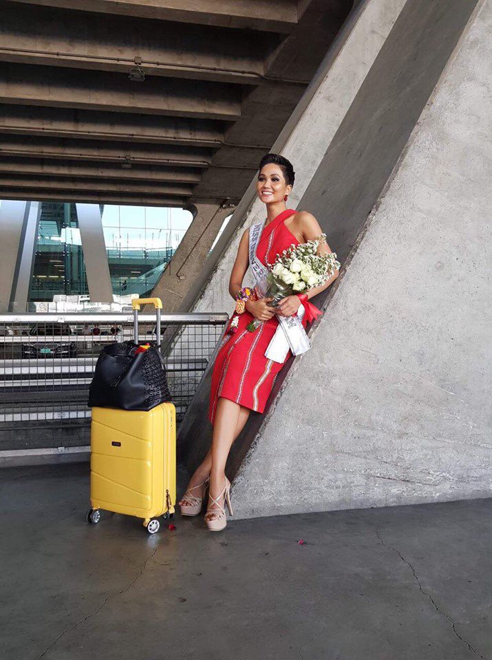 HHen Niê thay hẳn 2 bộ trang phục dù chỉ bay có 1 tiếng và đằng sau đó là chi tiết ý nghĩa ít người để ý tới - Ảnh 4. HHen Niê thay hẳn 2 bộ trang phục dù chỉ bay có 1 tiếng và đằng sau đó là chi tiết ý nghĩa ít người để ý tới - Ảnh 4.