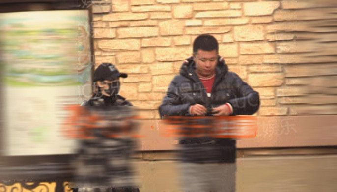 Triệu Lệ Dĩnh bị paparazzi tóm gọn khi vác bụng bầu đi mua sắm bỉm sữa? - Ảnh 6. Triệu Lệ Dĩnh bị paparazzi tóm gọn khi vác bụng bầu đi mua sắm bỉm sữa? - Ảnh 6.