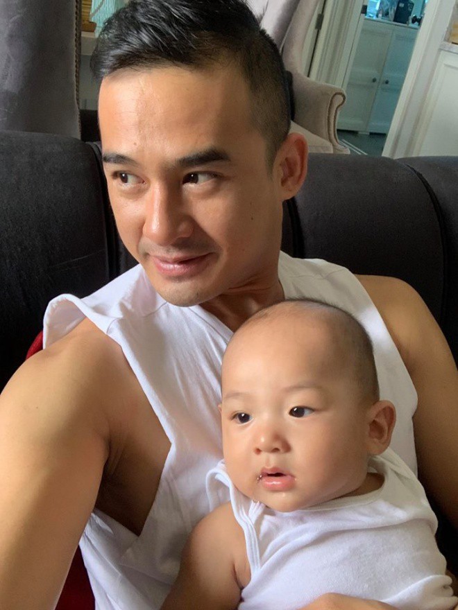 Không còn là nam thần màn ảnh, Lương Thế Thành giờ đã thành ông bố bỉm sữa, quên cả cạo râu vì chăm con - Ảnh 4. Không còn là nam thần màn ảnh, Lương Thế Thành giờ đã thành ông bố bỉm sữa, quên cả cạo râu vì chăm con - Ảnh 4.
