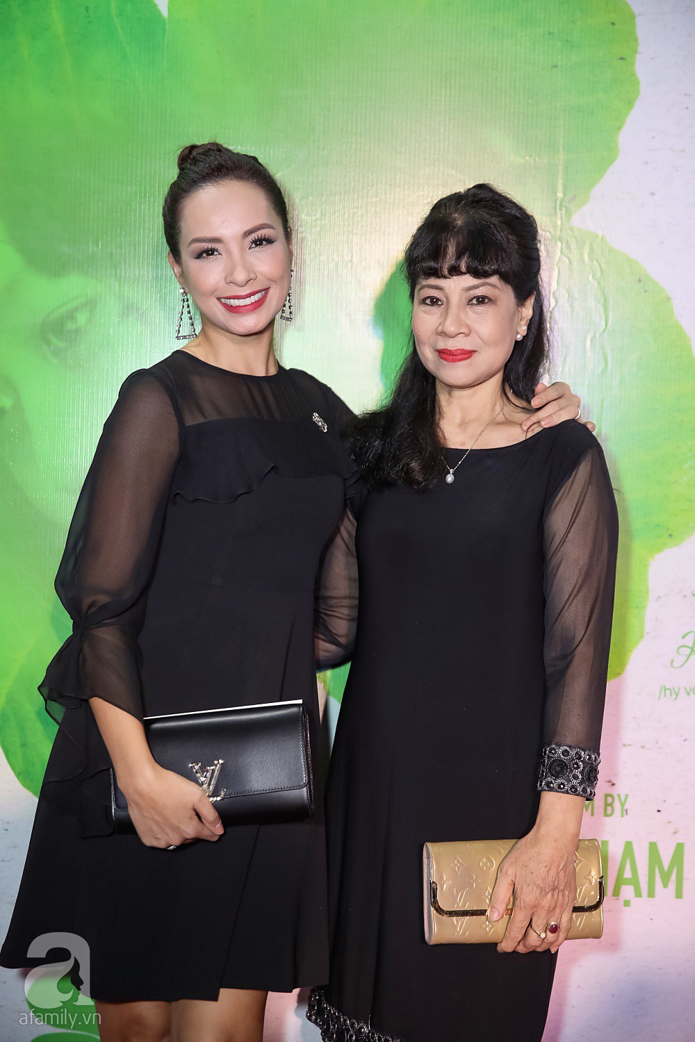 Ninh Dương Lan Ngọc thân thiết ôm eo Jun Phạm trong tiệc từ thiện của Ngô Thanh Vân - Ảnh 16. Ninh Dương Lan Ngọc thân thiết ôm eo Jun Phạm trong tiệc từ thiện của Ngô Thanh Vân - Ảnh 16.