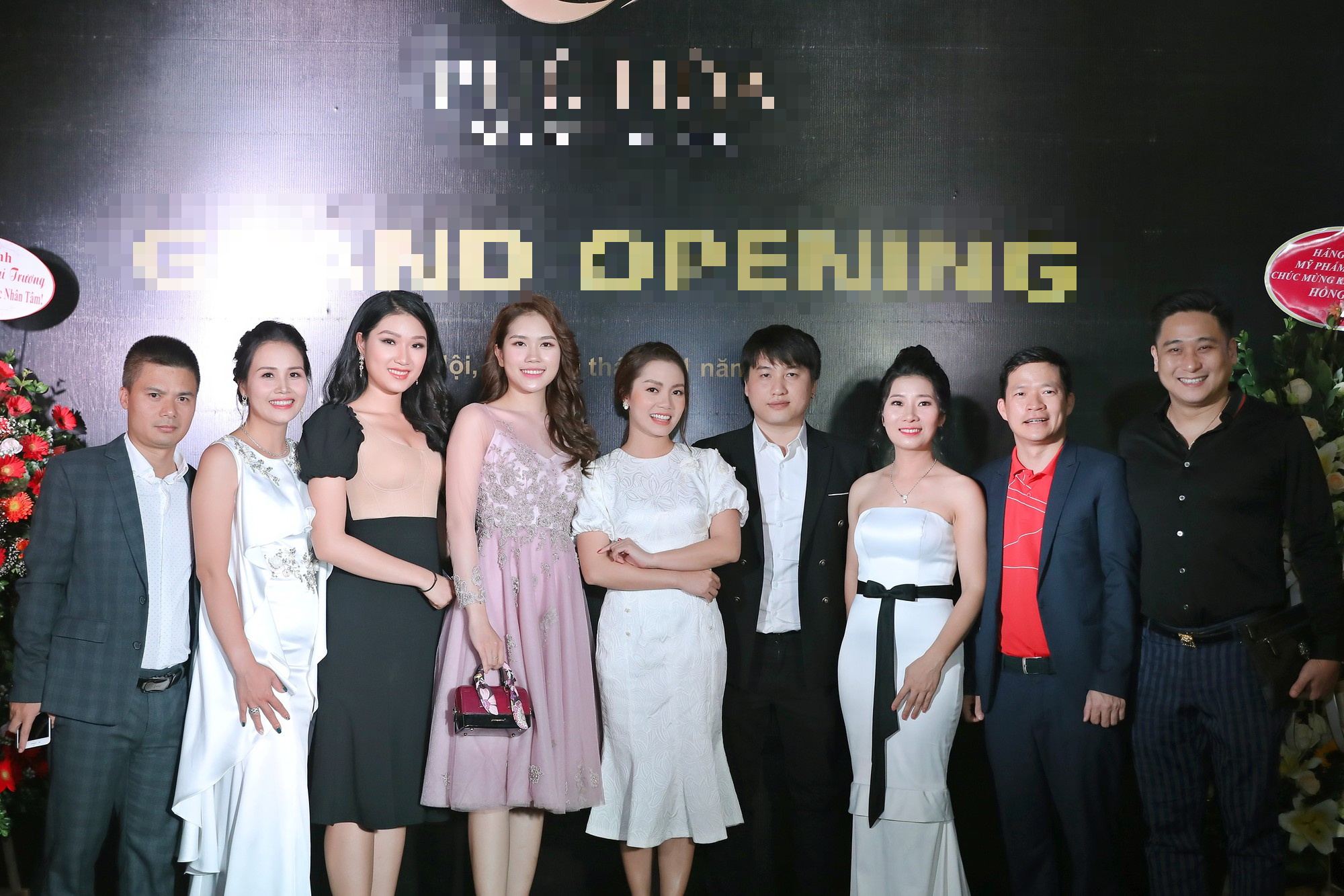 Không chỉ lái xe, bà xã 9X của Minh Tiệp còn công khai hôn chồng giữa chốn đông người - Ảnh 11. Không chỉ lái xe, bà xã 9X của Minh Tiệp còn công khai hôn chồng giữa chốn đông người - Ảnh 11.