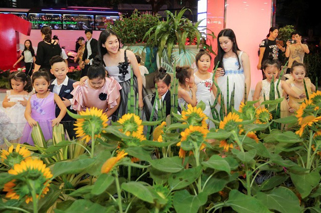 The Garden Mall rộn ràng mừng sinh nhật đầu tiên - Ảnh 4. The Garden Mall rộn ràng mừng sinh nhật đầu tiên - Ảnh 4.
