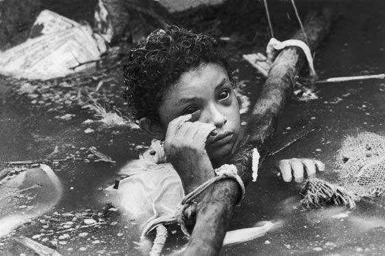 Bi kịch của Omayra Sanchez v&agrave; đ&ocirc;i mắt đen hấp hối vẫn &aacute;m ảnh cả thế giới d&ugrave; cho đ&atilde; 33 năm tr&ocirc;i qua - Ảnh 6.