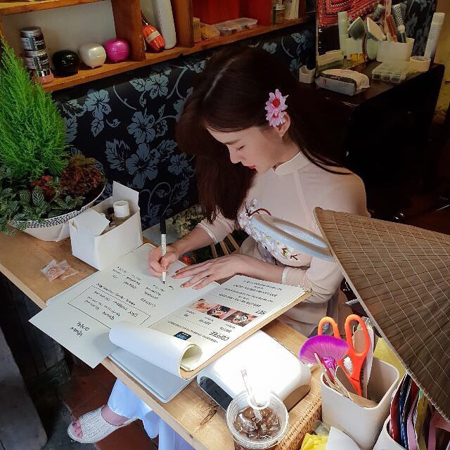 Thi&ecirc;n thần nội y H&agrave;n Quốc Lee Ha Neul đang thăm th&uacute; Hội An, khoe ảnh mặc &aacute;o d&agrave;i đội n&oacute;n l&aacute; - Ảnh 3.