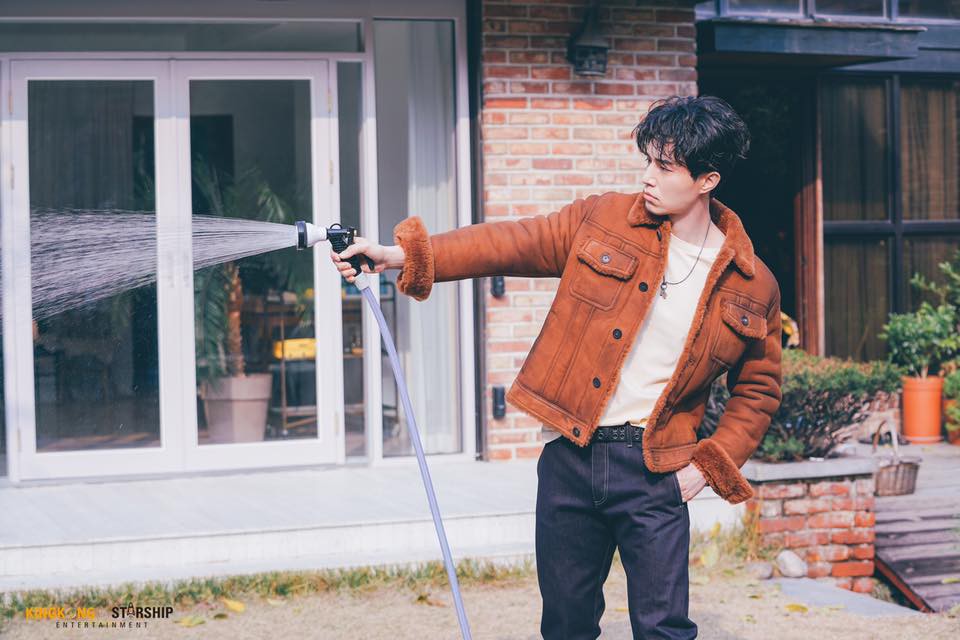 Từ khi trở lại làm quý ông độc thân, Lee Dong Wook càng ngày càng soái ca ngời ngời - Ảnh 5. Từ khi trở lại làm quý ông độc thân, Lee Dong Wook càng ngày càng soái ca ngời ngời - Ảnh 5.