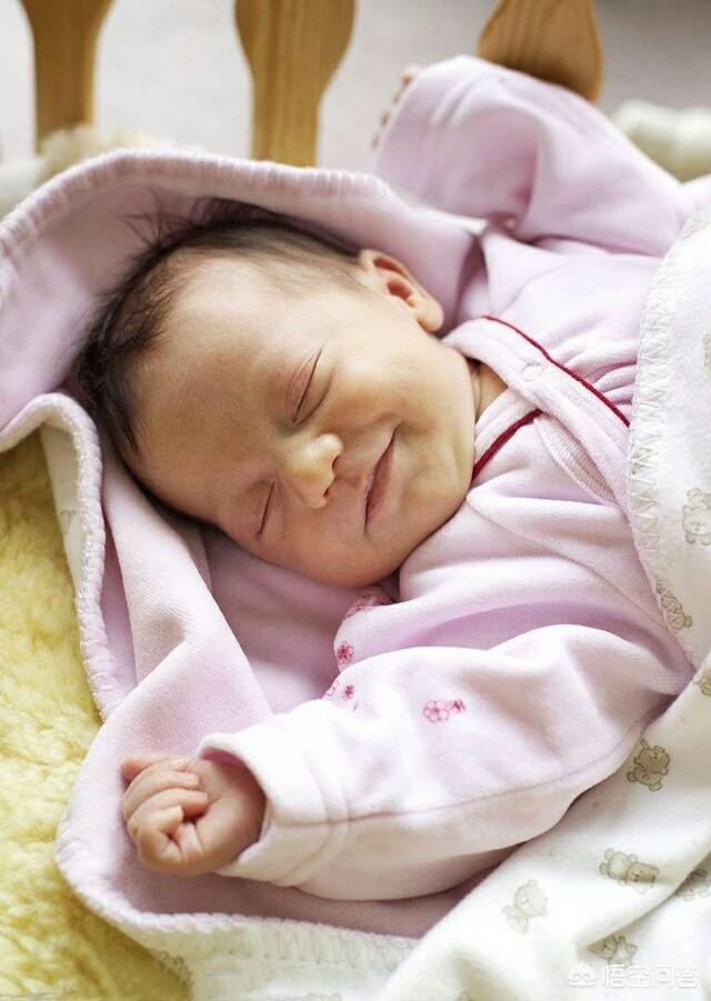 B&eacute; g&aacute;i 4 th&aacute;ng tuổi chết v&igrave; suy đa tạng, cũng chỉ v&igrave; cha mẹ cho trẻ ngủ theo c&aacute;ch n&agrave;y - Ảnh 2.