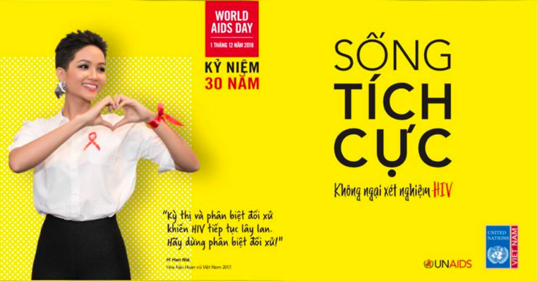 Bất ngờ trước ý nghĩa dải ruy băng đỏ luôn đồng hành trên tay Hoa hậu HHen Niê - Ảnh 4. Bất ngờ trước ý nghĩa dải ruy băng đỏ luôn đồng hành trên tay Hoa hậu HHen Niê - Ảnh 4.