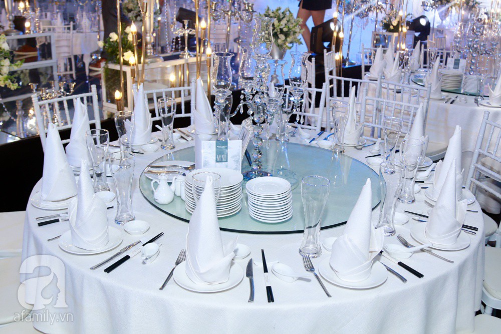 Cận cảnh không gian tiệc cưới lộng lẫy như cổ tích của đám cưới Ưng Hoàng Phúc và Kim Cương - Ảnh 11. Cận cảnh không gian tiệc cưới lộng lẫy như cổ tích của đám cưới Ưng Hoàng Phúc và Kim Cương - Ảnh 11.