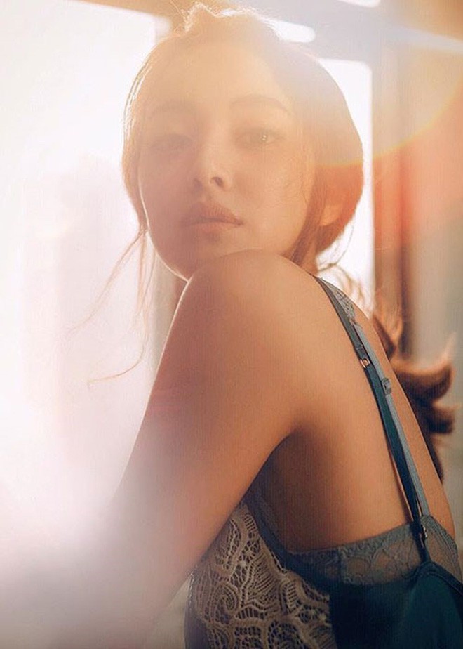 6 cặp đôi chú cháu gây bão showbiz châu Á: Nữ đẹp xuất chúng, nam gia thế khủng, riêng trường hợp cuối ngược lại - Ảnh 26. 6 cặp đôi chú cháu gây bão showbiz châu Á: Nữ đẹp xuất chúng, nam gia thế khủng, riêng trường hợp cuối ngược lại - Ảnh 26.