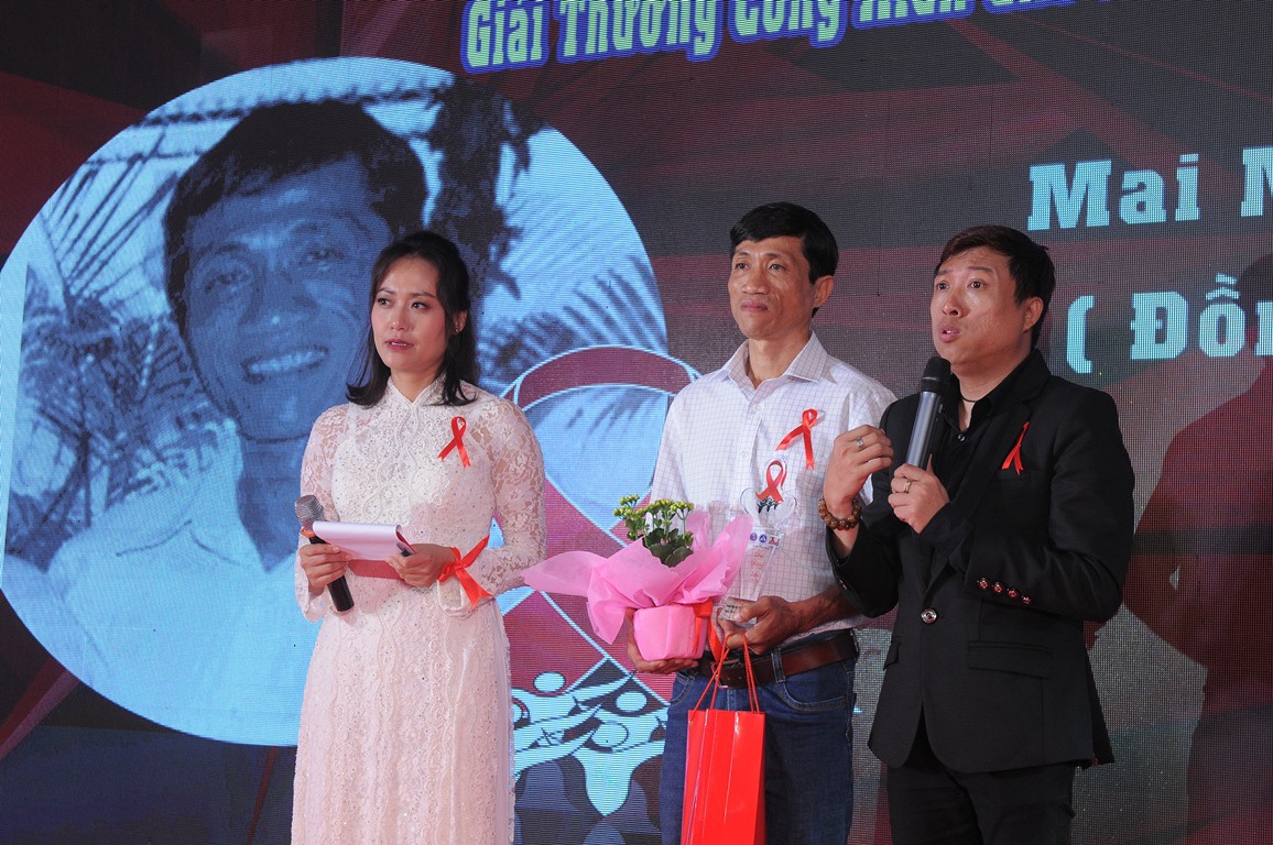 Vợ chồng Chúng Huyền Thanh lần đầu bế con trai bụ bẫm đi sự kiện - Ảnh 10. Vợ chồng Chúng Huyền Thanh lần đầu bế con trai bụ bẫm đi sự kiện - Ảnh 10.
