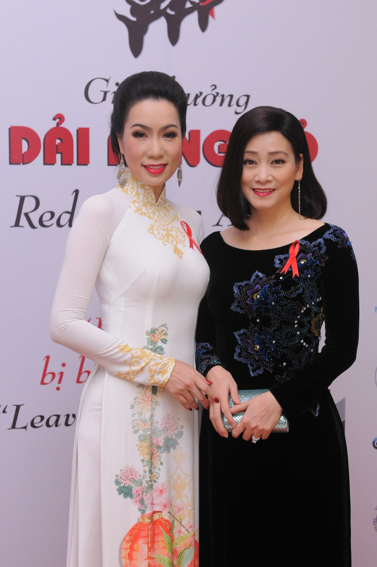 Vợ chồng Chúng Huyền Thanh lần đầu bế con trai bụ bẫm đi sự kiện - Ảnh 4. Vợ chồng Chúng Huyền Thanh lần đầu bế con trai bụ bẫm đi sự kiện - Ảnh 4.