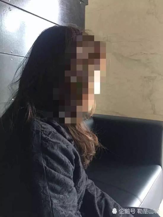 Bố vừa mất, người mẹ t&aacute;i h&ocirc;n lại c&ograve;n mang thai, con g&aacute;i chủ động cắt đứt quan hệ khiến cư d&acirc;n mạng bức x&uacute;c - Ảnh 1.