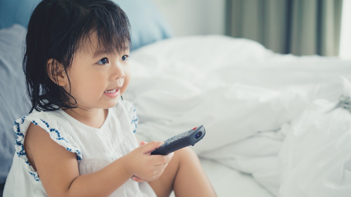 Dắt túi ngay những mẹo giúp bé tắt tivi, ipad dễ dàng mà không có cơn ăn vạ nào xảy ra - Ảnh 2. Dắt túi ngay những mẹo giúp bé tắt tivi, ipad dễ dàng mà không có cơn ăn vạ nào xảy ra - Ảnh 2.