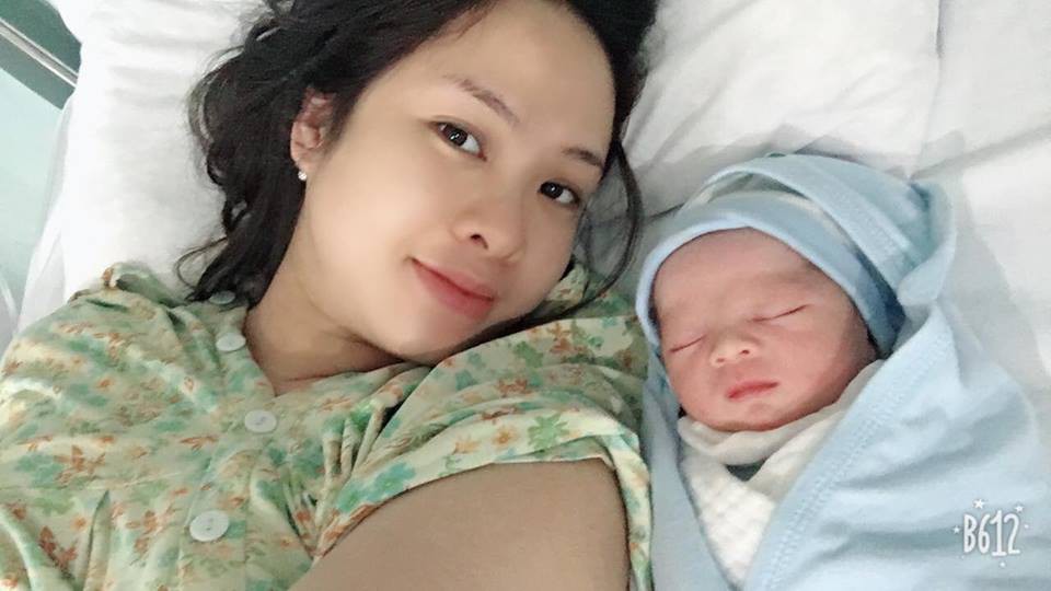 Mẹ Hà Nội kể lại giây phút thót tim khi vừa bước lên bàn đẻ thì tim thai sụt liên tục từ 140 về 0 - Ảnh 1. Mẹ Hà Nội kể lại giây phút thót tim khi vừa bước lên bàn đẻ thì tim thai sụt liên tục từ 140 về 0 - Ảnh 1.