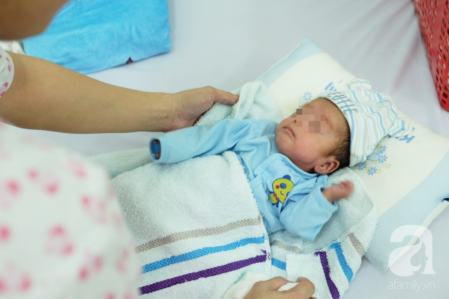 123 ngày sống sót thần kỳ của bé sơ sinh chỉ nặng 700 gram do mẹ bị nhiễm trùng ối - Ảnh 2. 123 ngày sống sót thần kỳ của bé sơ sinh chỉ nặng 700 gram do mẹ bị nhiễm trùng ối - Ảnh 2.