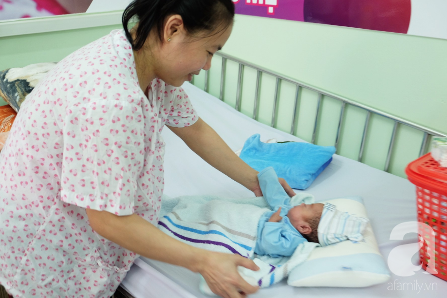 123 ngày sống sót thần kỳ của bé sơ sinh chỉ nặng 700 gram do mẹ bị nhiễm trùng ối - Ảnh 4. 123 ngày sống sót thần kỳ của bé sơ sinh chỉ nặng 700 gram do mẹ bị nhiễm trùng ối - Ảnh 4.